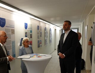 Ausstellungseröffnung mit David Driese, einer der drei Vorstände des Humanistischen Landesverbandes Berlin-Brandenburg.
