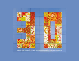 30 Jahre Humanistische Kitas in Berlin-Brandenburg: Einladung für Mitarbeitende Auf blauem Hintergrund sind 30 Quadrate zu sehen, die zusammen eine bunte 30 zeigen. Auf den sechs Teilen der unteren Reihe ist in Großbuchstaben zu lesen: „Humanistischer Verband Deutschlands | Berlin-Brandenburg | Humanistische Kindertagesstätten".