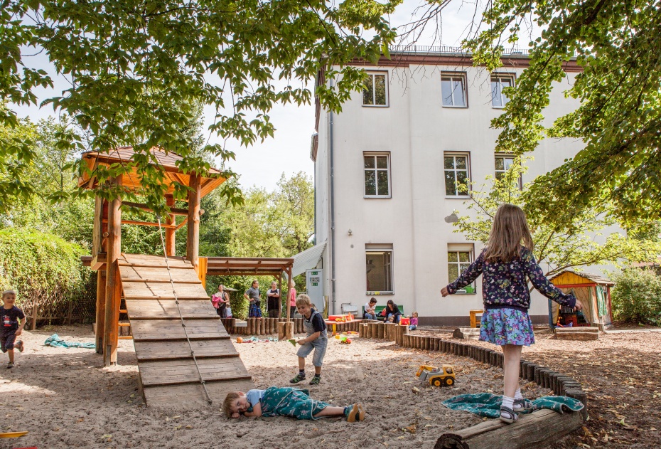 Spielende Kinder in unserer Humanistischen Kindertagesstätte Adlershofer Marktspatzen in Berlin-Treptow