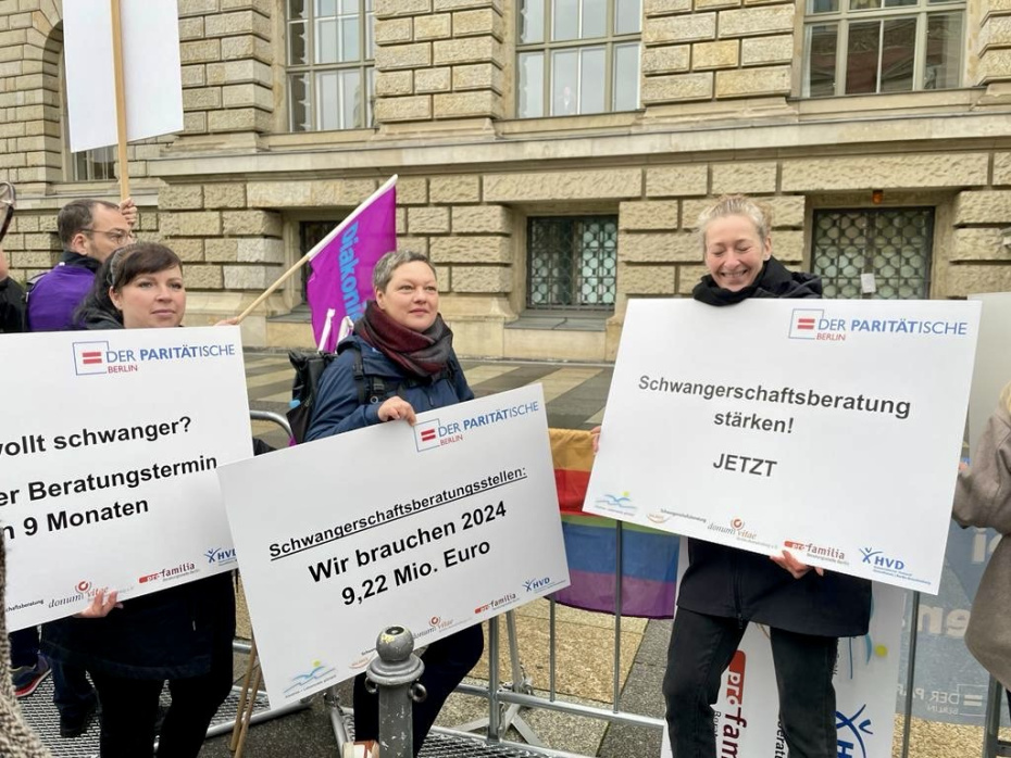 09.10.2023 Protest vor dem Abgeordnetenhaus von Berlin gegen geplante Kürzungen